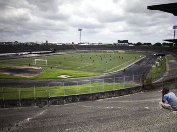 Stade de la Réunification stadium image